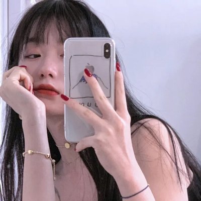 与一位女士合影